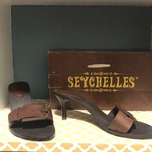 Seychelles brown leather slide